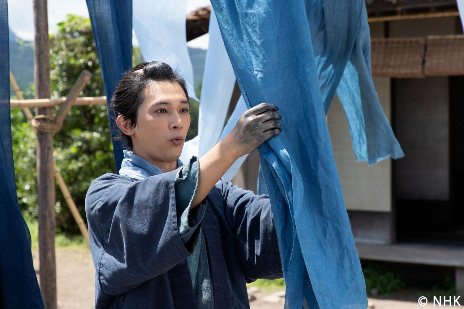 大森美香想要以更貼近平民的視角呈現幕末歷史,因此選定商人出身的澀澤榮一,她也認為吉澤亮將其詮釋得活靈活現。(圖/翻攝自PrimeVideo_JP推特)