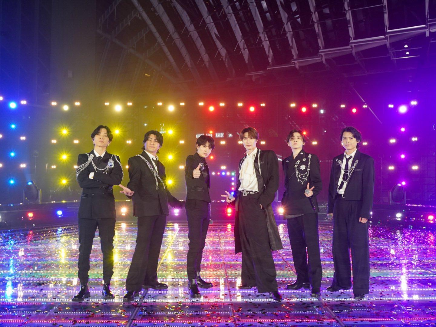 SixTONES參加跨年演唱會，也現身《紅白歌唱大賽》。（圖／翻攝自SixTONES推特）