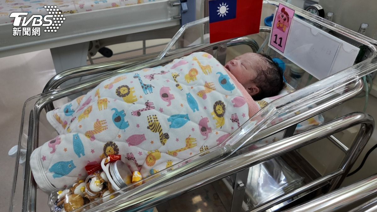 等了17年終於圓夢!迎115年首位元旦寶寶 台中夫妻暖哭
