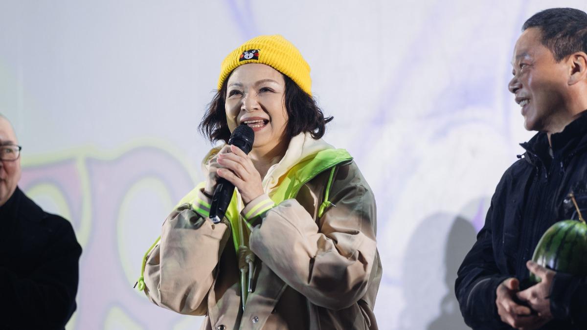 大安森林公園3千人集體邊哭邊跨年　《愛情萬歲》重映楊貴媚哽咽：雨這麼大沒人走