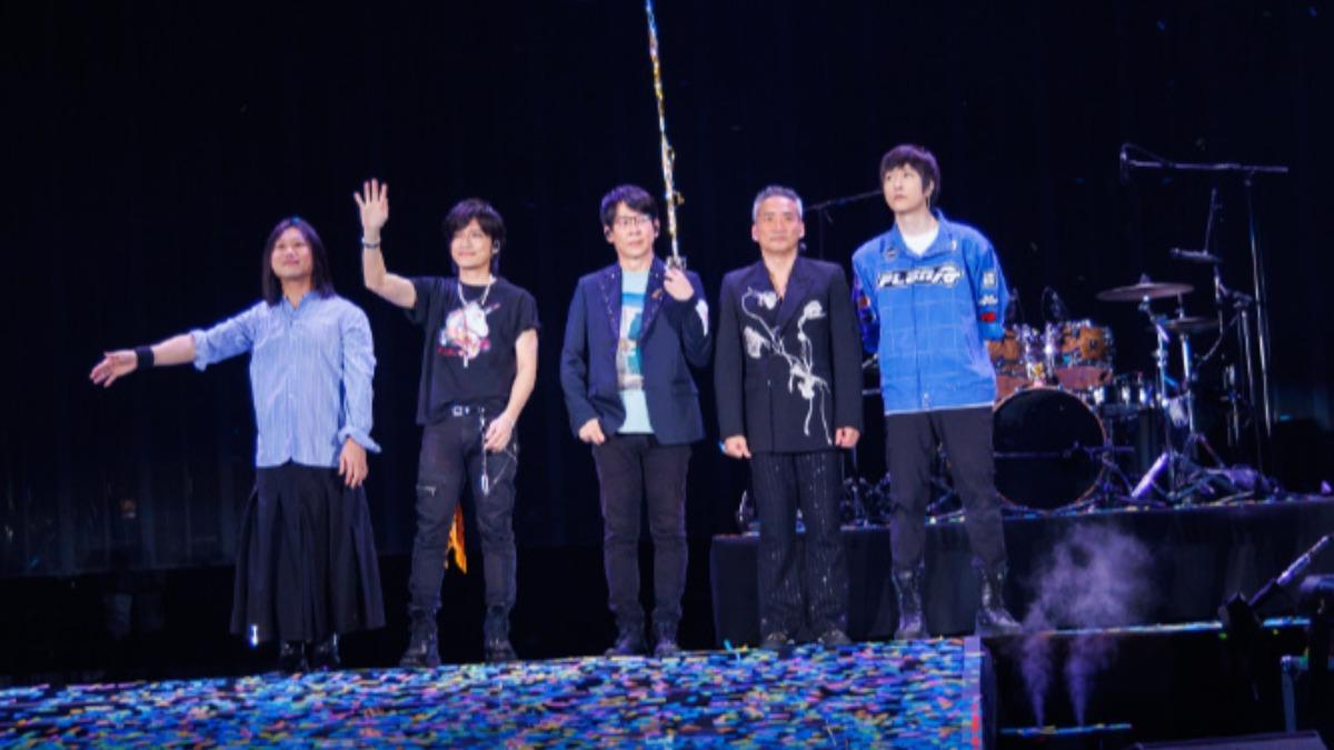五月天在台中洲際棒球場與歌迷跨年。（圖／相信音樂提供）