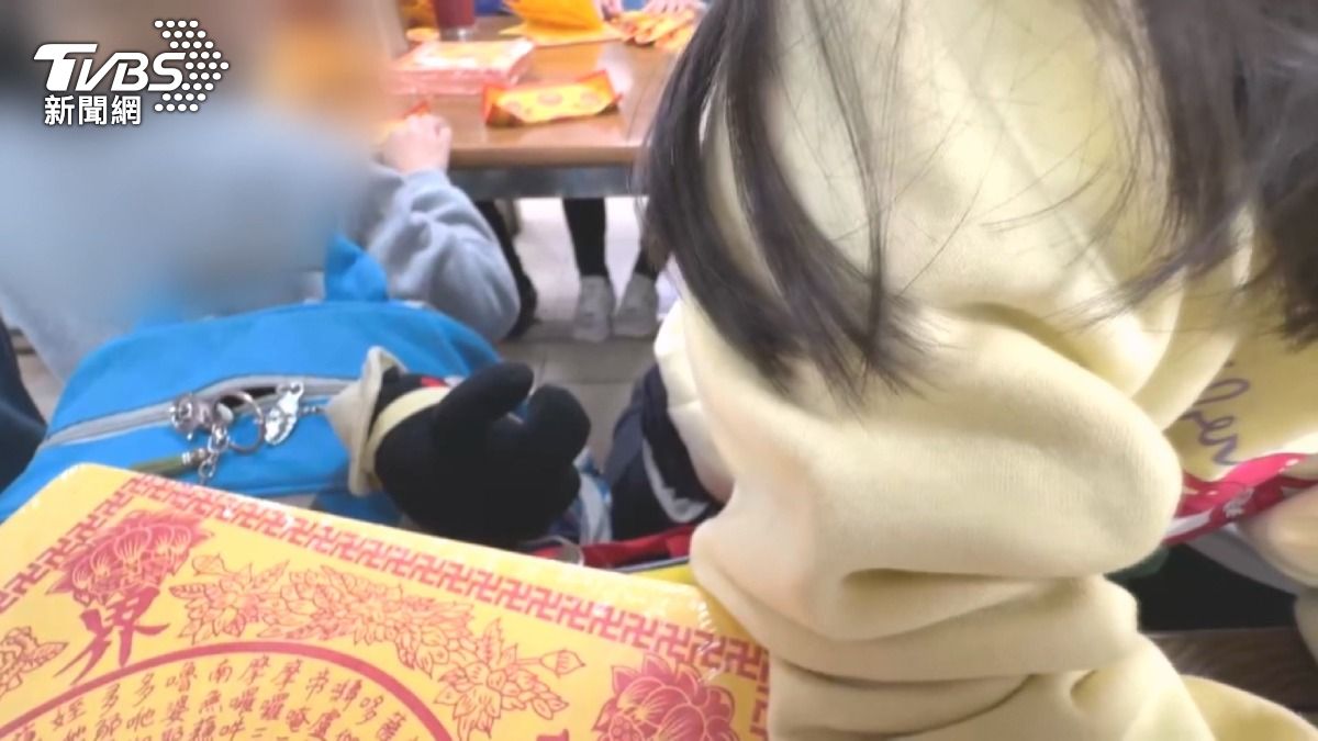 載孫放學遇劫！鄰長嬷遭貨車輾亡　２孫僅輕傷。(圖／TVBS)