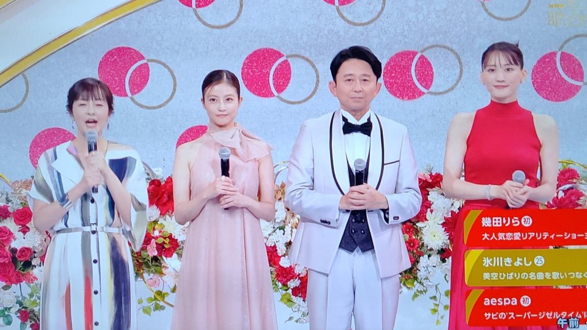 aespa登《紅白》遭冷落！沒介紹就下台　12萬網友挺綾瀨遙擺臭臉