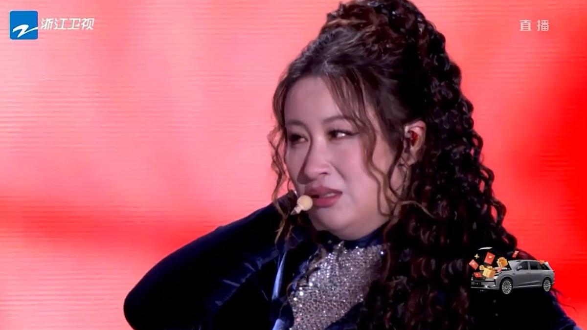 錘娜麗莎感動大哭。(圖/翻攝自微博)