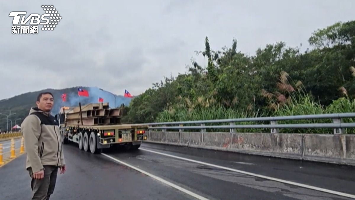 花蓮馬太鞍溪鋼便橋今早通車。(圖/TVBS)
