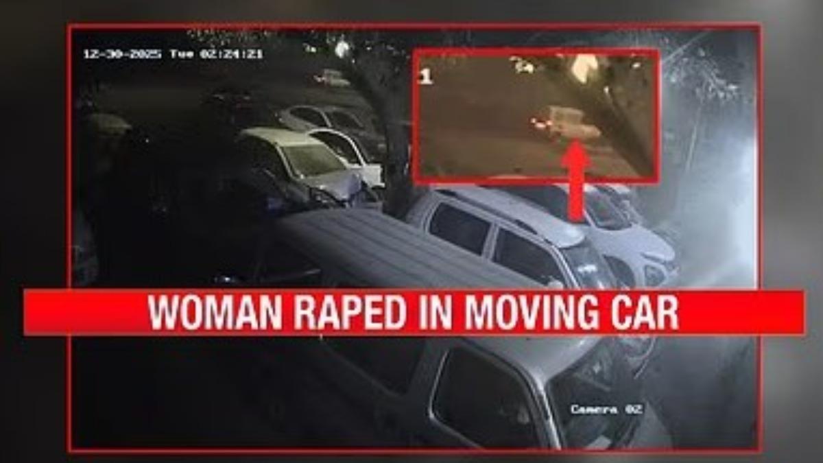監視器拍到3寶媽被誘騙上車的畫面。(圖/翻攝自NDTV)