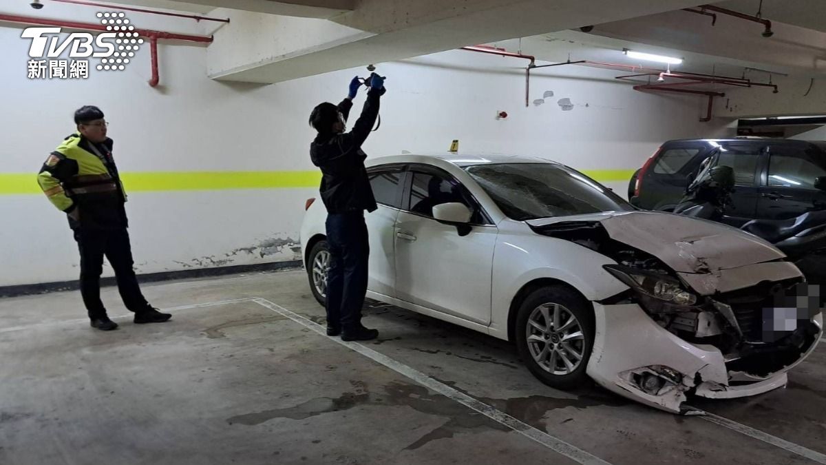 警方在社區地下室找到肇事車輛。（圖／TVBS）