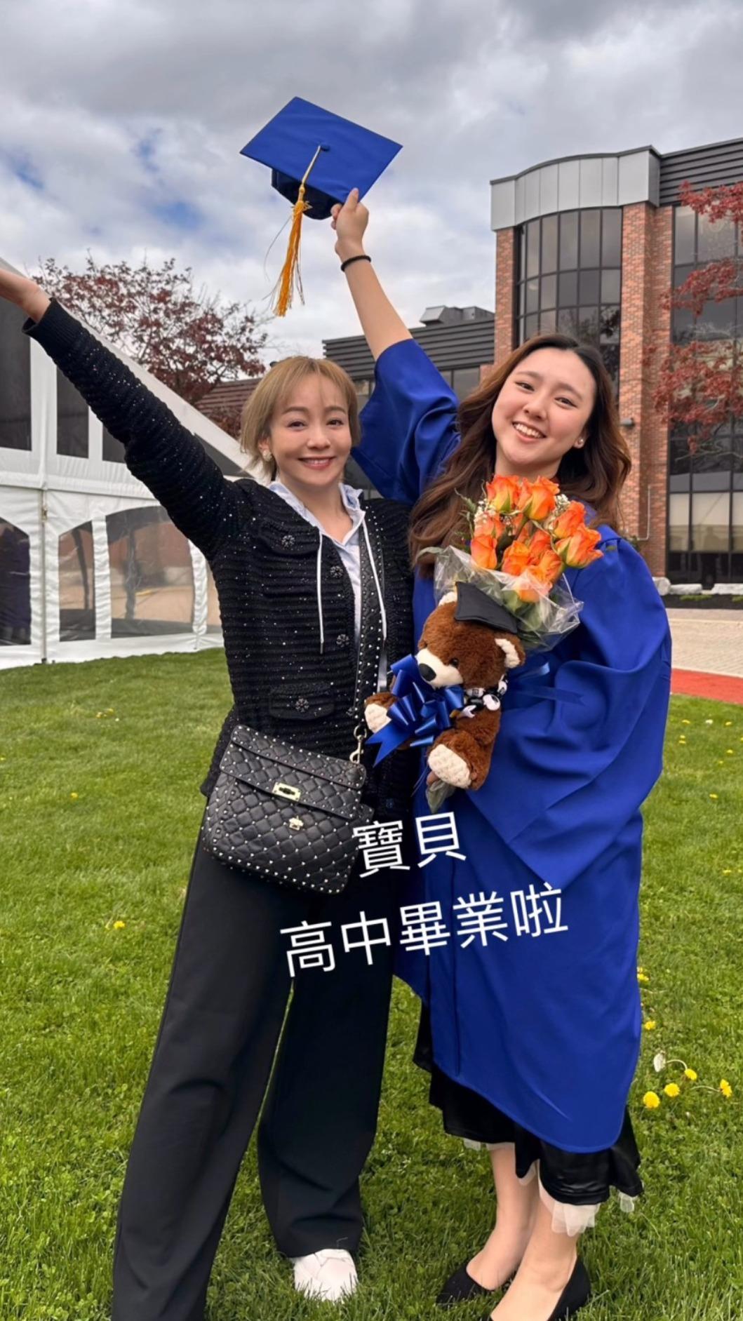 王仁甫女兒樂樂(右)是拿百萬獎學金的學霸。(圖/翻攝自IG)