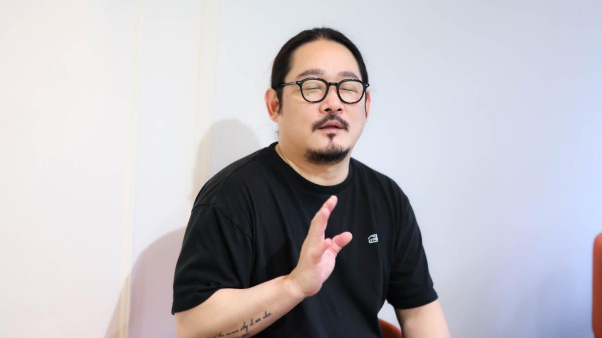 《黑白2》隱藏白湯匙，金度潤撞臉亂彈阿翔、賤兔。（圖／張哲鳴 攝）