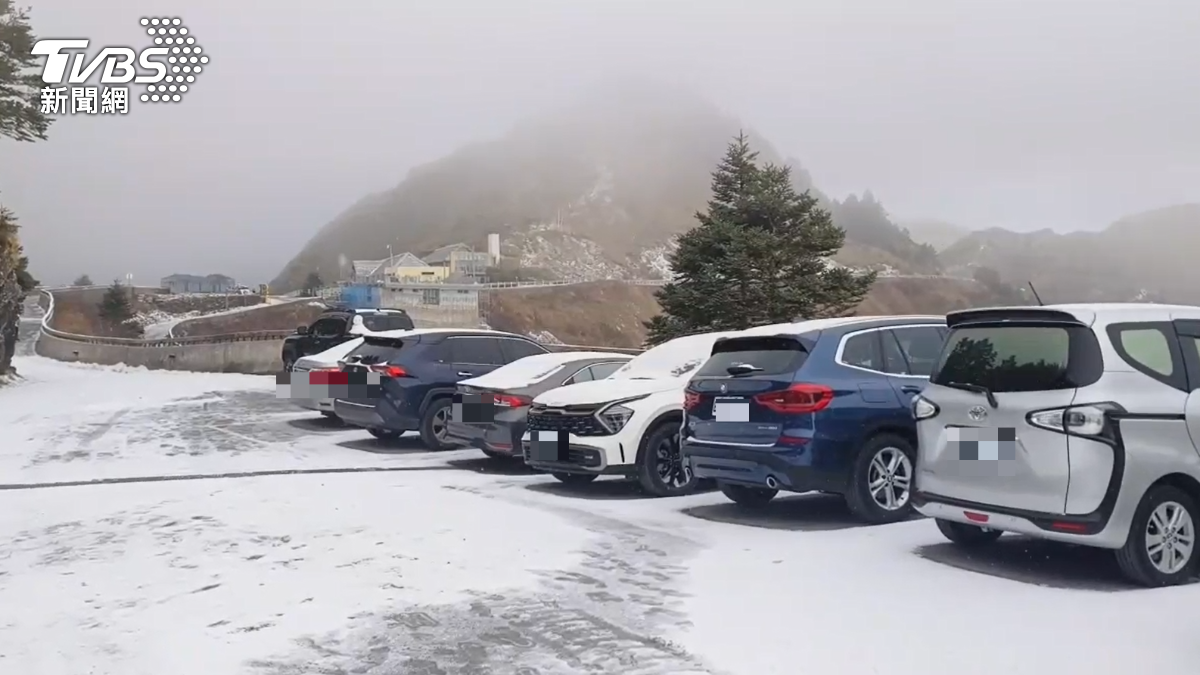 冷氣團發威!合歡山凌晨飄雪 松雪樓變身白雪皇宮