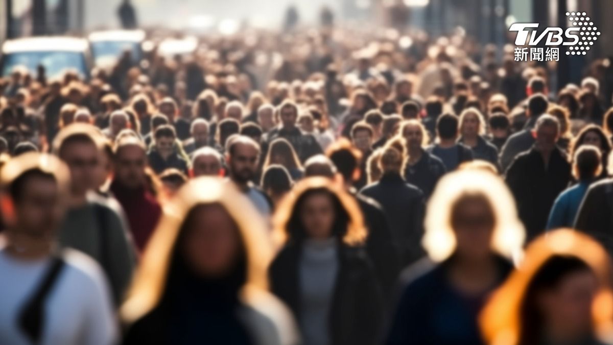 與其他預言終結人類文明的是戰爭、天然災害等,Heinz von Foerster 認為原因會是「人口爆炸」。(示意圖/達志影像shutterstock)