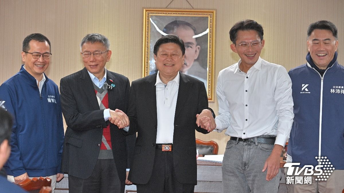柯文哲（左二）、黃國昌（右二）前往國民黨立院黨團拜會。（圖／胡瑞麒攝）