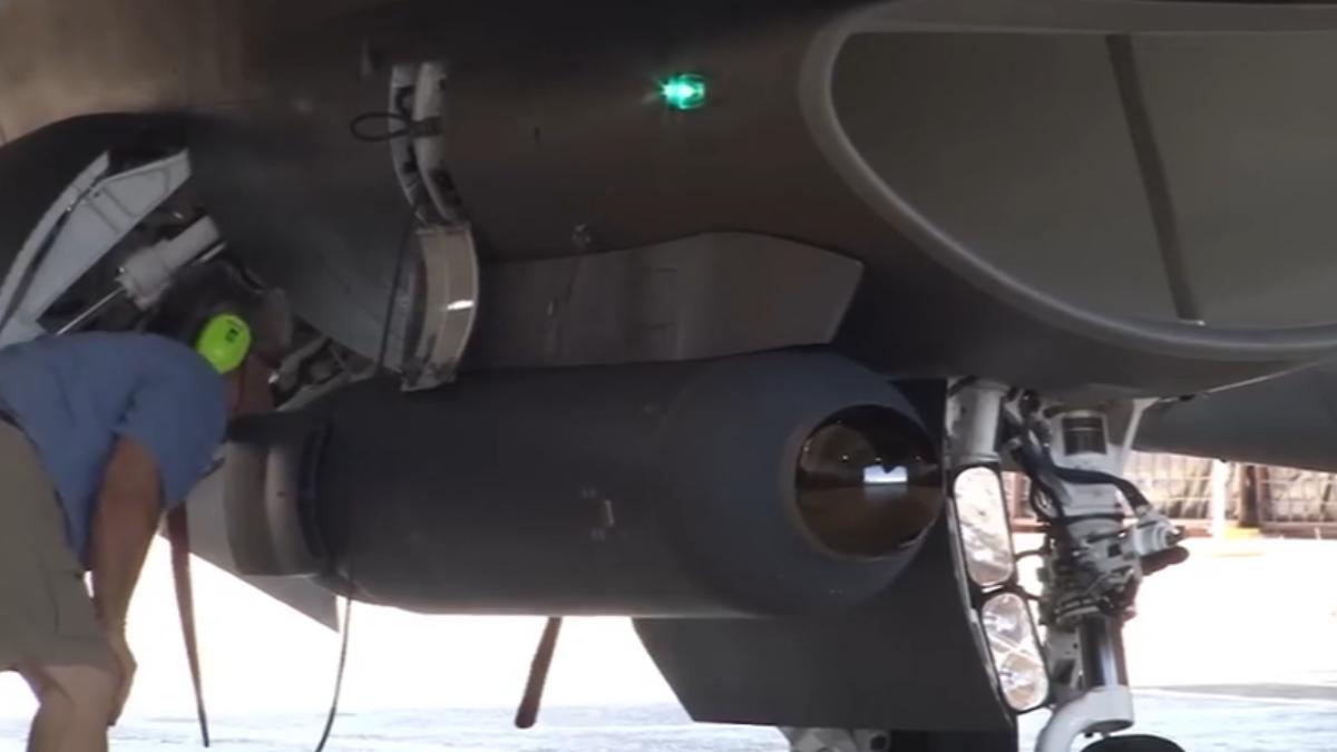 IRST軍團莢艙被視為「匿蹤戰機剋星」,能有效反制殲-20。(圖/USAF)