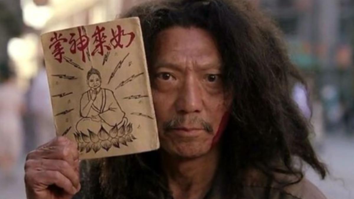 袁祥仁在周星馳電影《功夫》中飾演神秘乞丐。（圖／劇照）