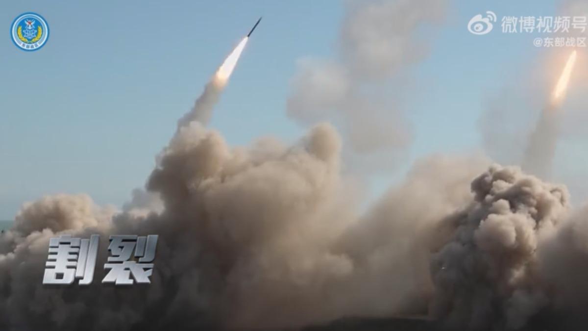 解放軍東部戰區所公布的「正義使命-2025」總結影片中,字卡便已明確表露,割裂台灣與國外勢力往來,亦為演習重點目的之一。(圖/東部戰區微博)