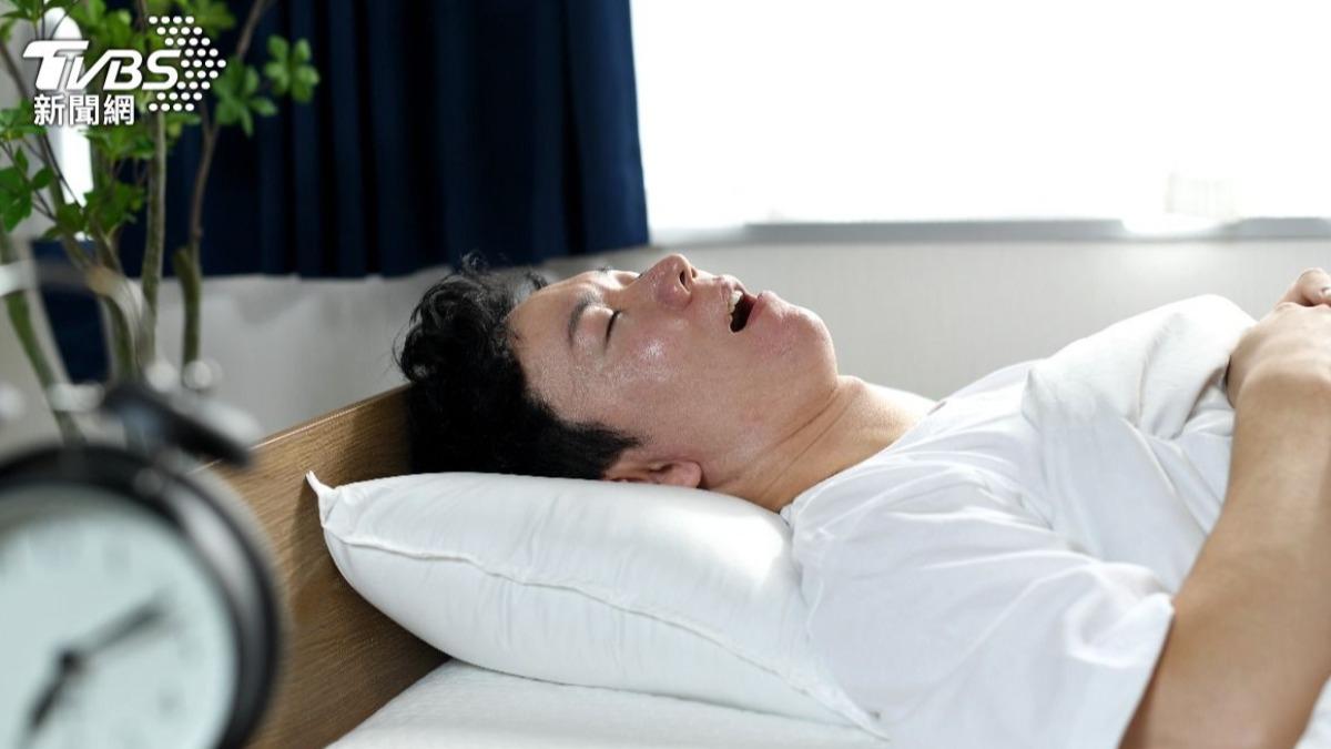 枕邊人打呼像雷聲?「6大止鼾神技」曝光 網讚1招超有感