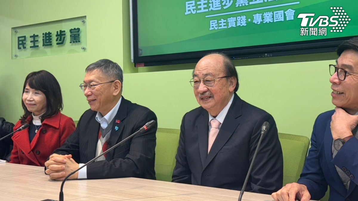為法案泯恩仇?柯文哲拜會綠黨團狂讚柯建銘 自嘲「朝廷欽犯」
