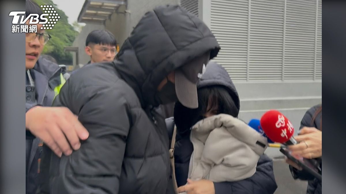 肇事駕駛同車友人(左)及其母親。(圖/沈建邦攝)