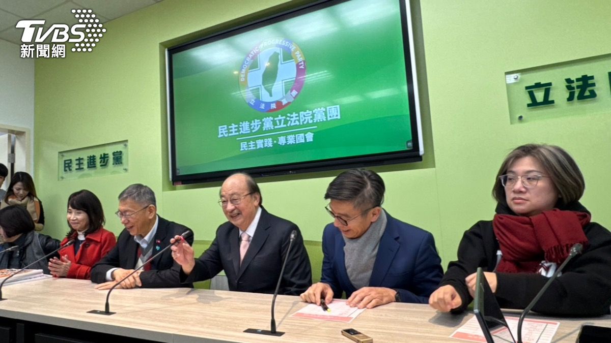 柯建銘與柯文哲見到對方都露出笑容。(圖/TVBS)