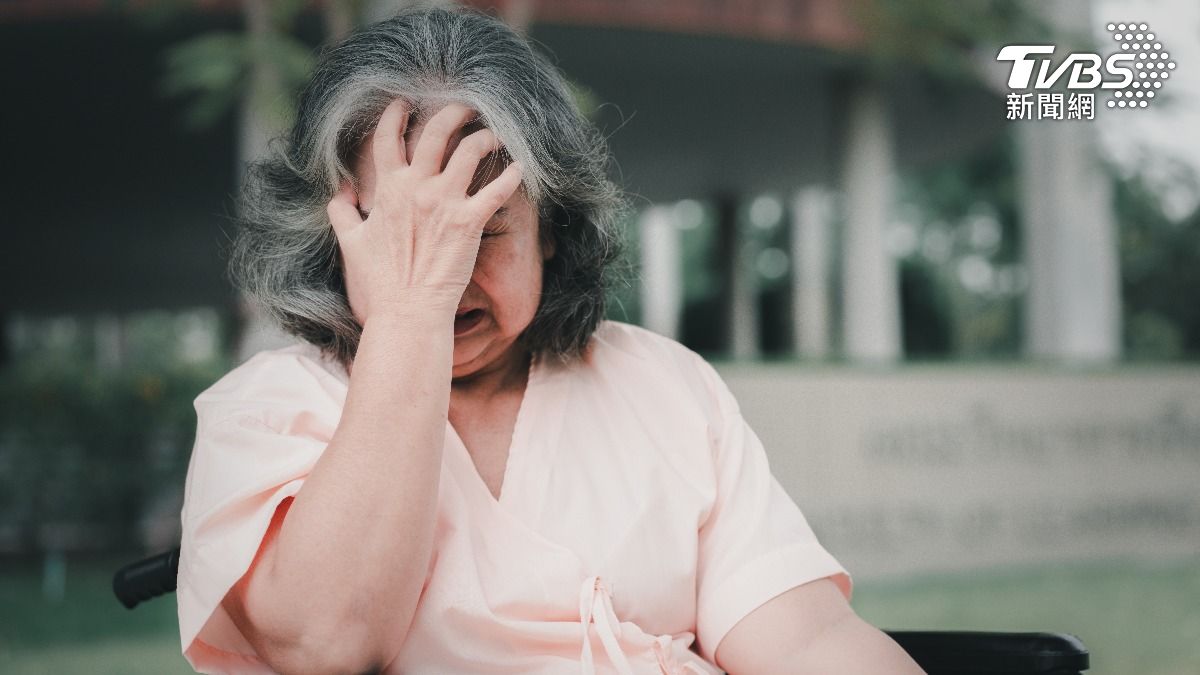 6旬婦喪禮上突短暫失憶!送醫才知「腦中風」 醫籲注意3症狀
