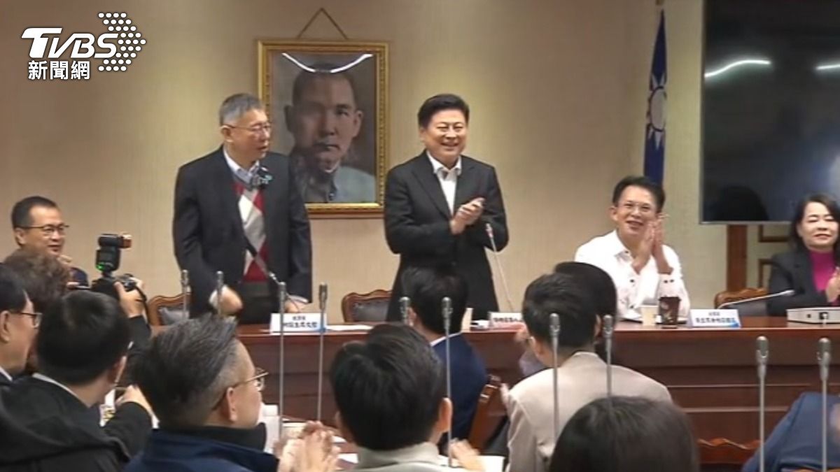 柯文哲赴立院拜會國民黨團，自嘲不是滿血回歸是「劫後餘生」。（圖／TVBS）