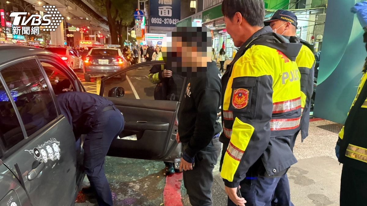 陳姓男友車上並無任何違禁物品。(圖/TVBS)
