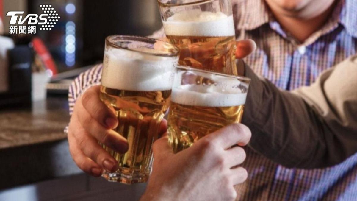 女生酗酒小心！大數據揭更容易感染新冠病毒　醫：削弱疫苗保護力