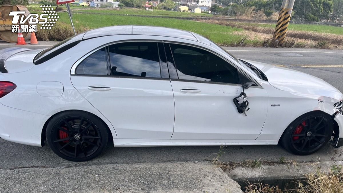 警方一度嘗試以車追人,但肇事駕駛相當狡猾,將車輛棄置在距離事故現場約5公里外的地方。(圖/TVBS)
