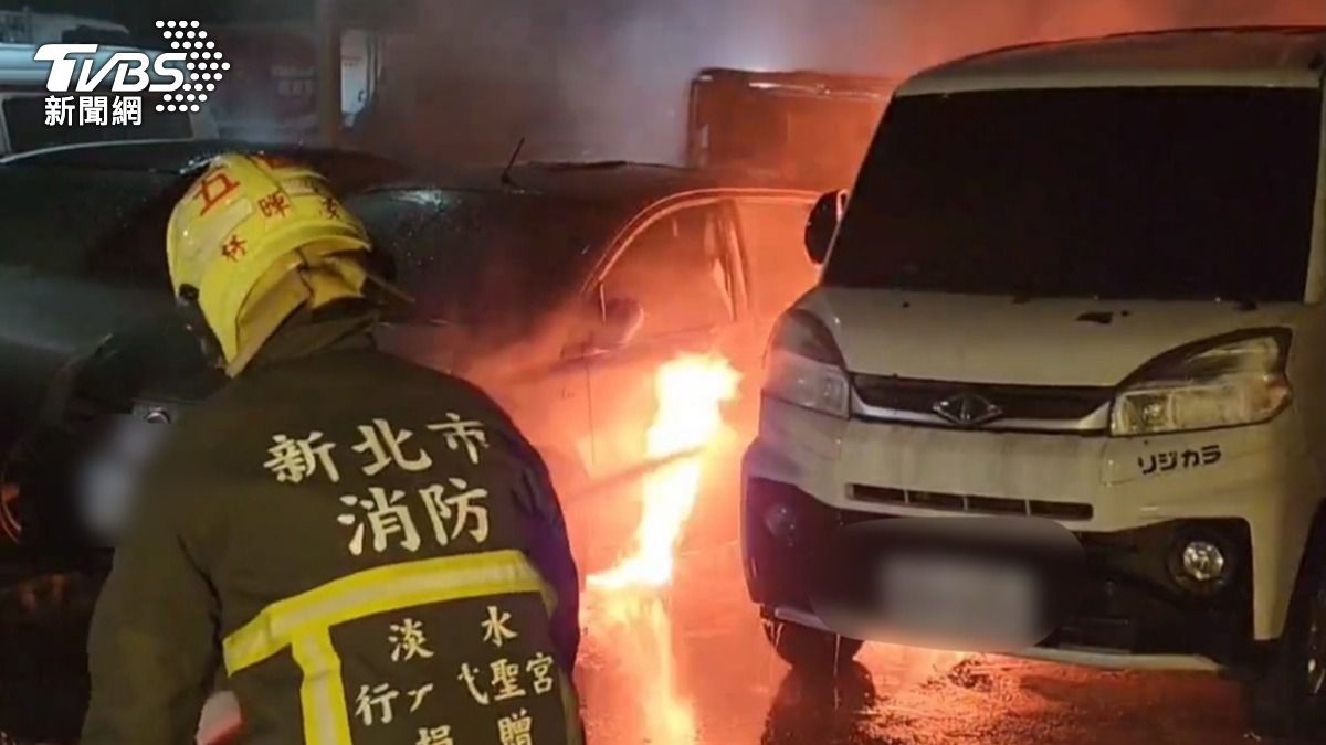 貨車不明原因起火。(圖/TVBS)