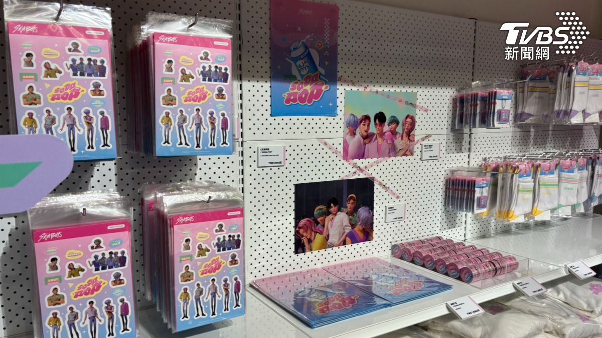 Saja Boys週邊商品。(圖/萬紹安攝)