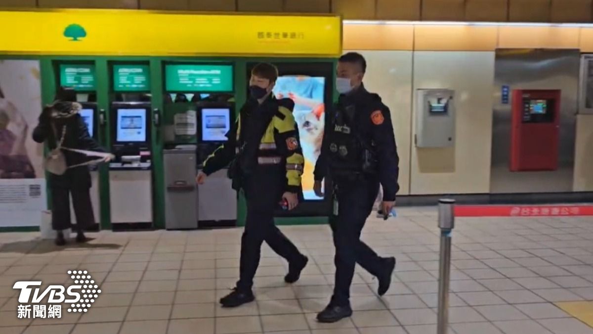 警方到場畫面。（圖／TVBS）