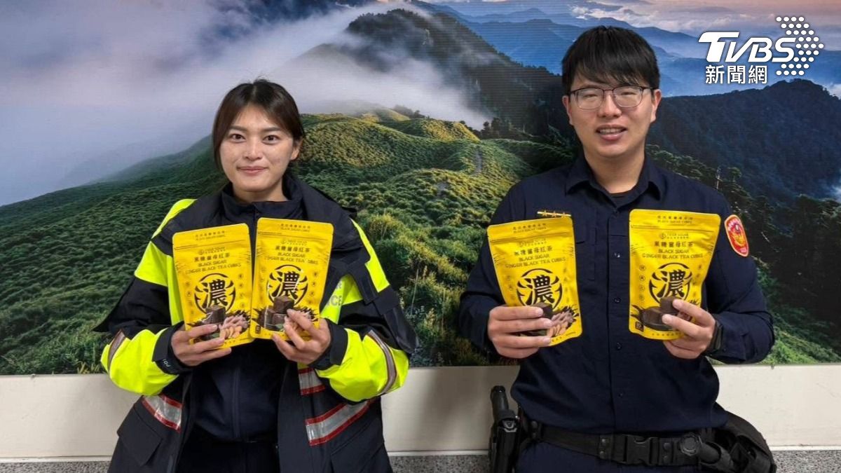 民間友人送薑母茶。（圖／仁愛分局臉書）