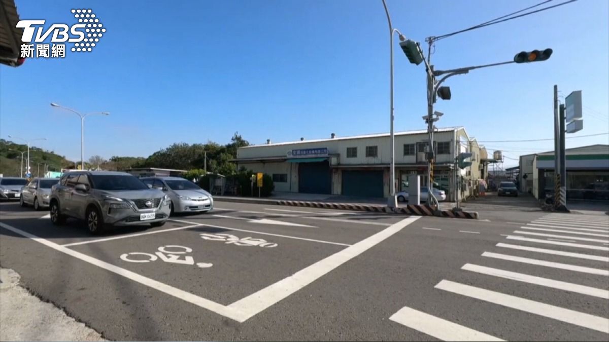 元旦飆車少年逆向逃　警方追捕移送法辦。(圖／社會事新聞影音)