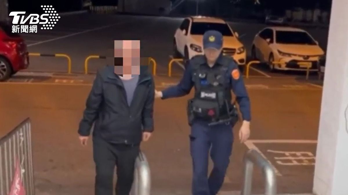 警方到場處理,雙方互不提告依法移送。(圖/TVBS)