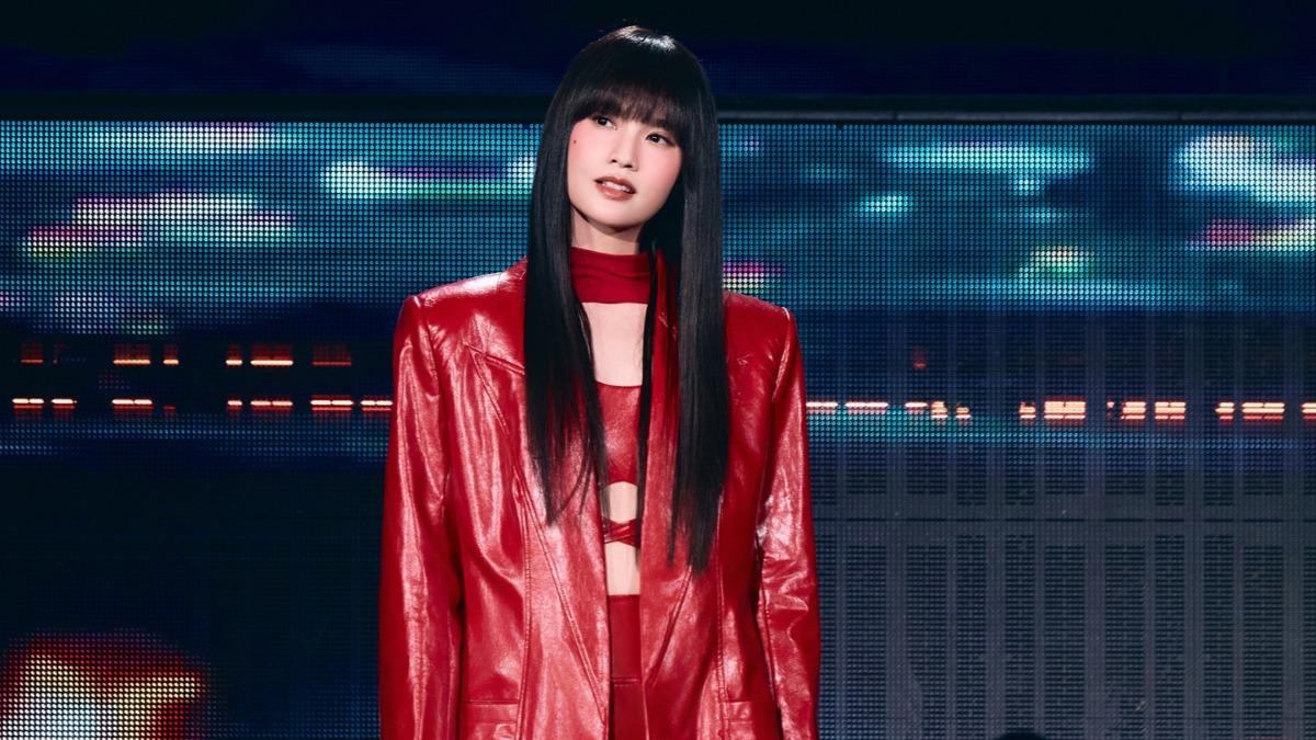 楊丞琳搖身緋紅女伶。(圖/樹與天空提供)