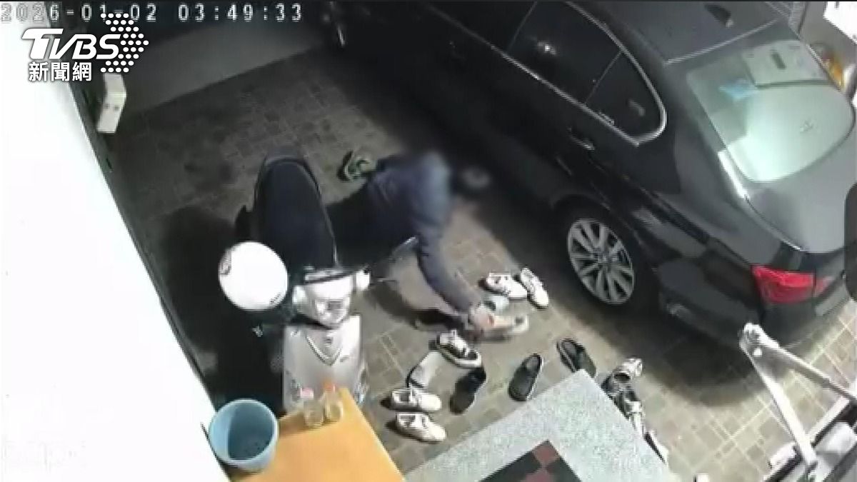 南投慣竊深夜獵奇!逐戶找鞋「望聞問切...舔」 辯找寵物鼠。(圖/TVBS)