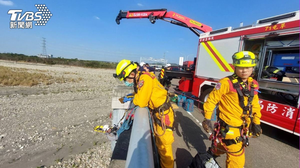 快訊/30歲男墜烏溪大橋受困河道 救起已成冰冷遺體