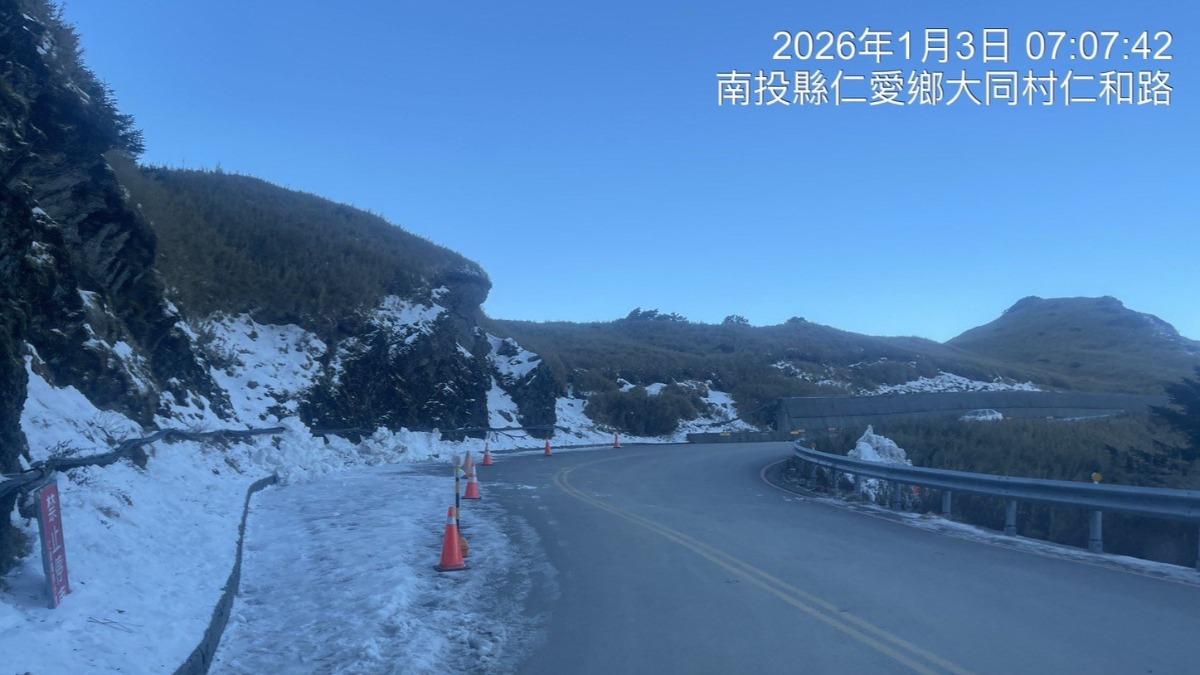 寒流急凍3000公尺高山！「台14甲線今17時起封閉」，明視路況開放。（圖／交通部公路局）
