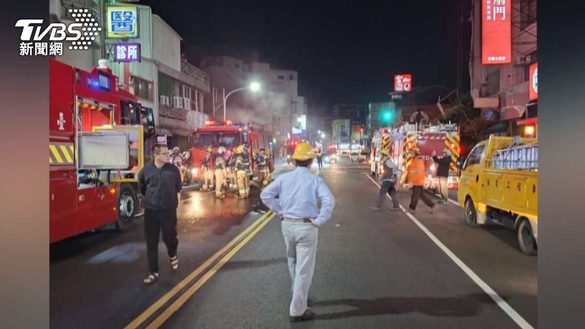 這起火警被及早發現,沒有向外延燒,否則周邊商店和住宅可能會遭受嚴重損失。(圖/TVBS)