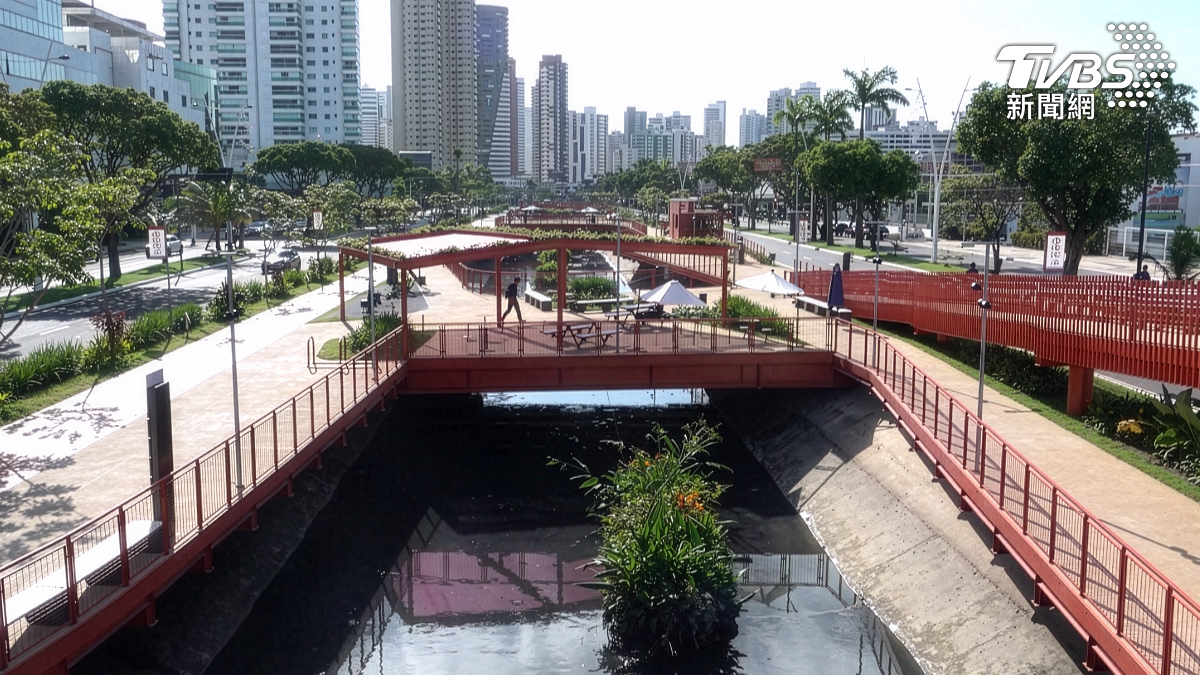 貝倫新城區的臭水溝重新整治成為親水公園。(攝/TVBS特派記者 朱光弘)