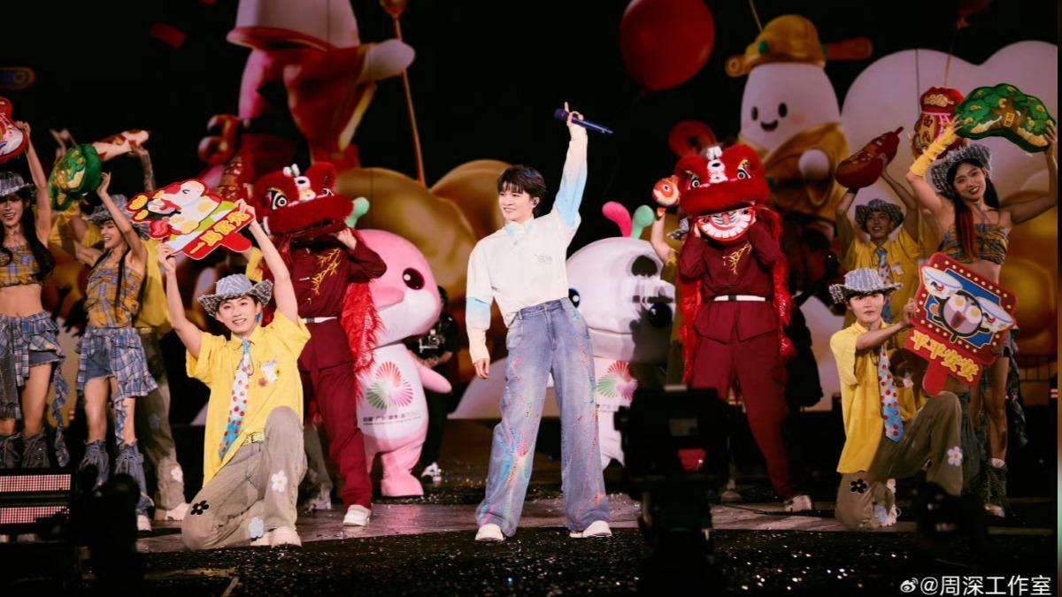 周深向歌迷送上新年祝福。（圖／翻攝自＠周深工作室微博）