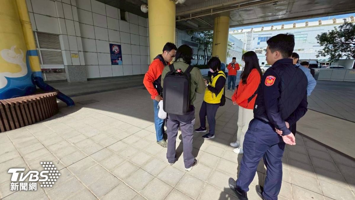 衛生局將持續稽查小港機場,對違規吸菸行為人即查即罰。(圖/TVBS)