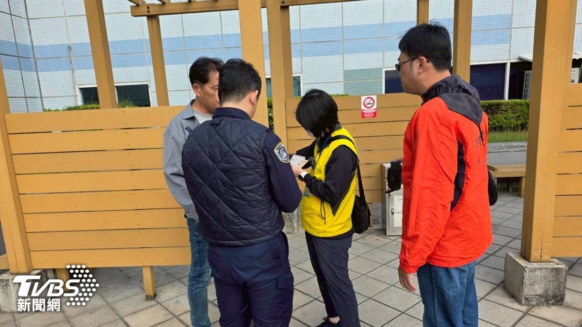 衛生局將持續稽查小港機場,對違規吸菸行為人即查即罰。(圖/TVBS)