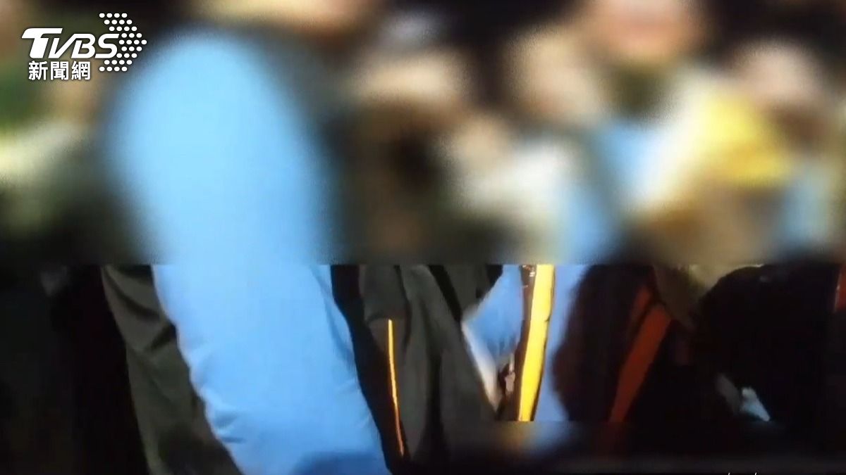 廟會活動熱鬧滾滾,卻因為信眾行進間互相推擠,而爆發肢體衝突。(圖/TVBS)