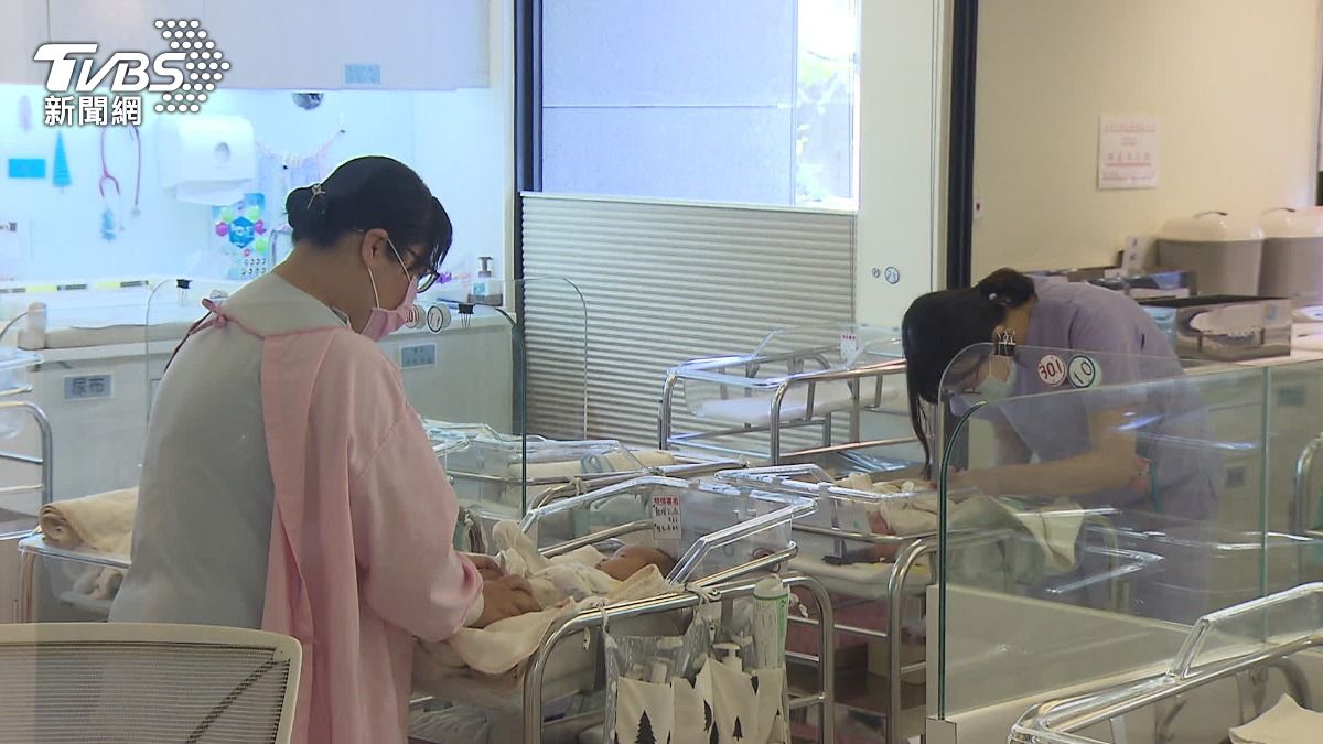 生孩容易,照顧難成為主因。(圖/TVBS)
