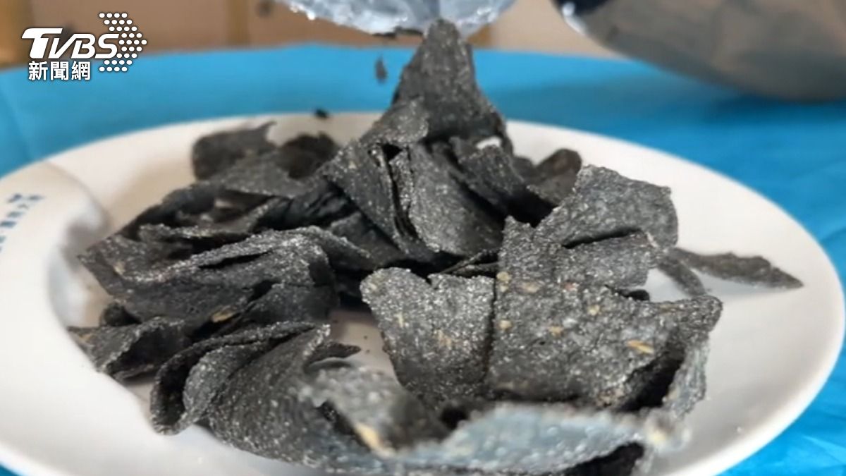 玉米片品牌推出皮蛋口味。（圖／TVBS）