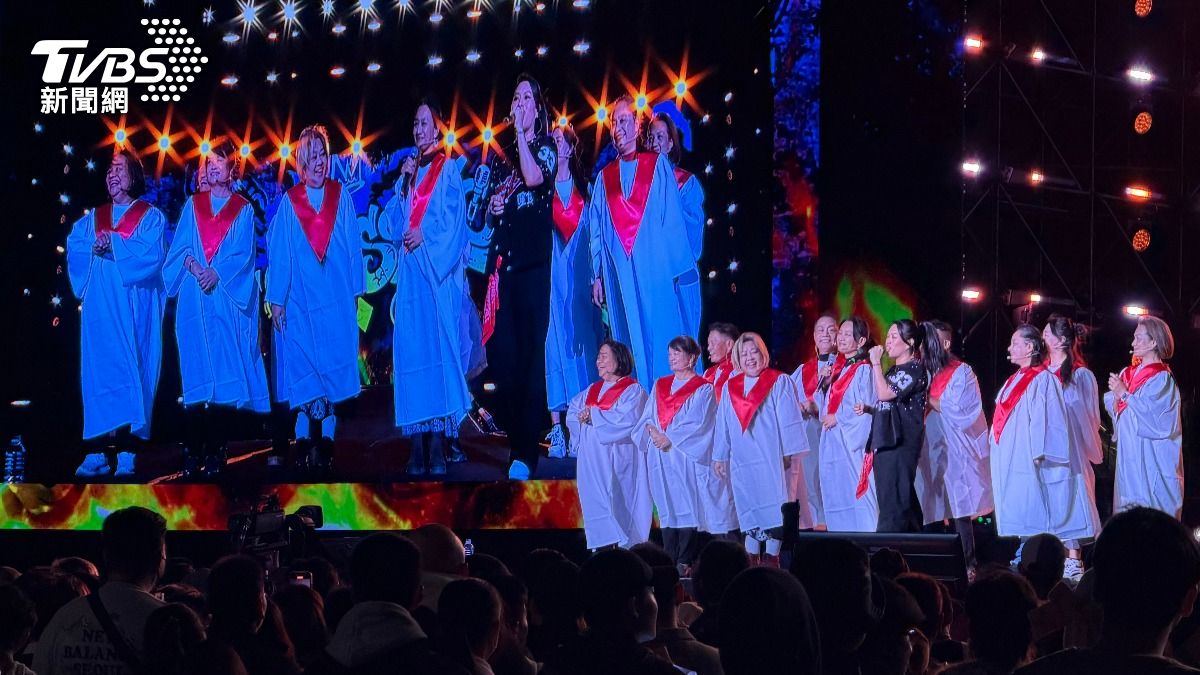 饒舌天后葛仲珊跨年夜帶來新歌,還邀請嘉蘭天主堂登台一同演出。(圖/TVBS)