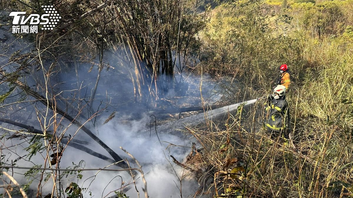 天氣乾燥!金門連2起雜草火災 9百坪樹叢「多點燃燒」