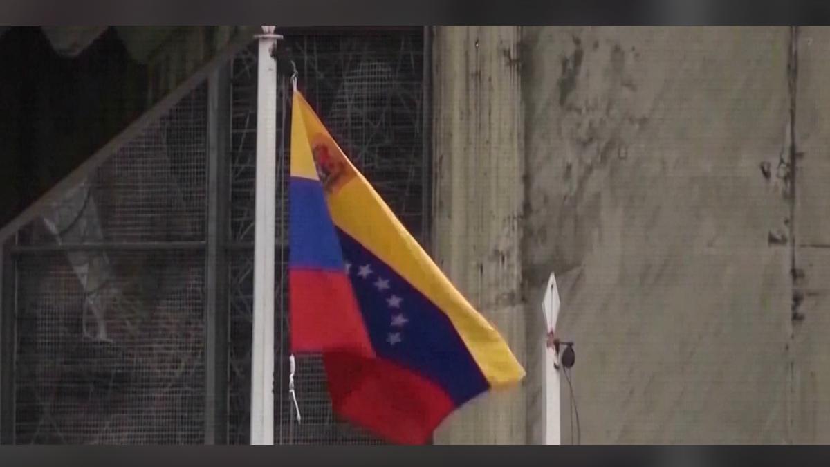美國空襲目標包括委內瑞拉首都的民用和軍事基地,以及另外三個州。(圖/央視)