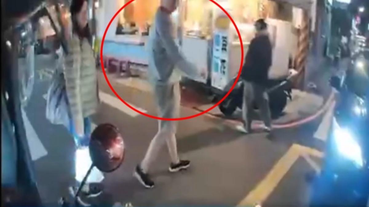 騎士指控有禮讓行人，卻被瞪，雙方爆發口角，行人狂毆數十拳。（圖／當事騎士提供）